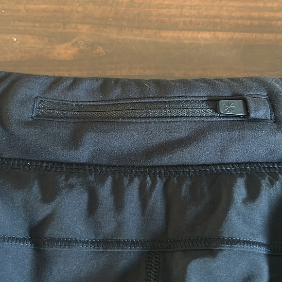 Girls Athleta Run The World 3” Short Size M 8/10 - Picture 4 of 6